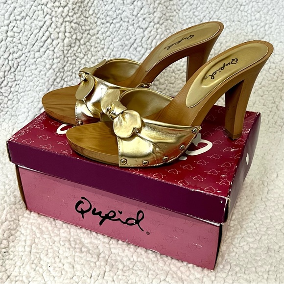 Qupid Gold Heels
Women’s Size 6 1/2 - Picture 4 of 7